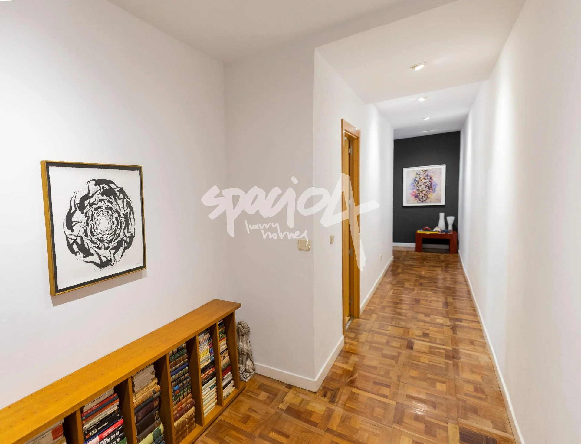Spacious Argüelles flat with garage