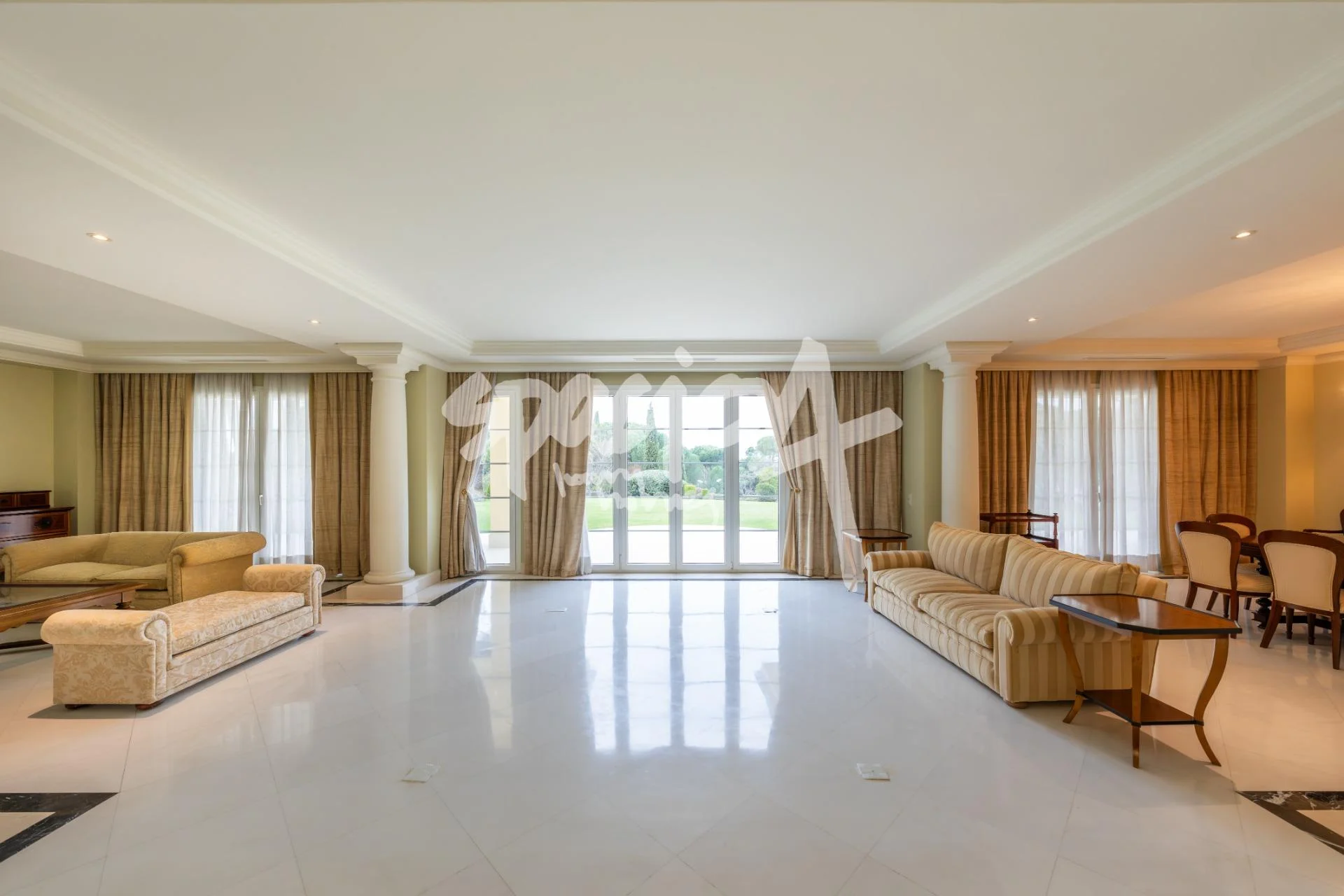 Luxury villa with 6 bedrooms in Pozuelo