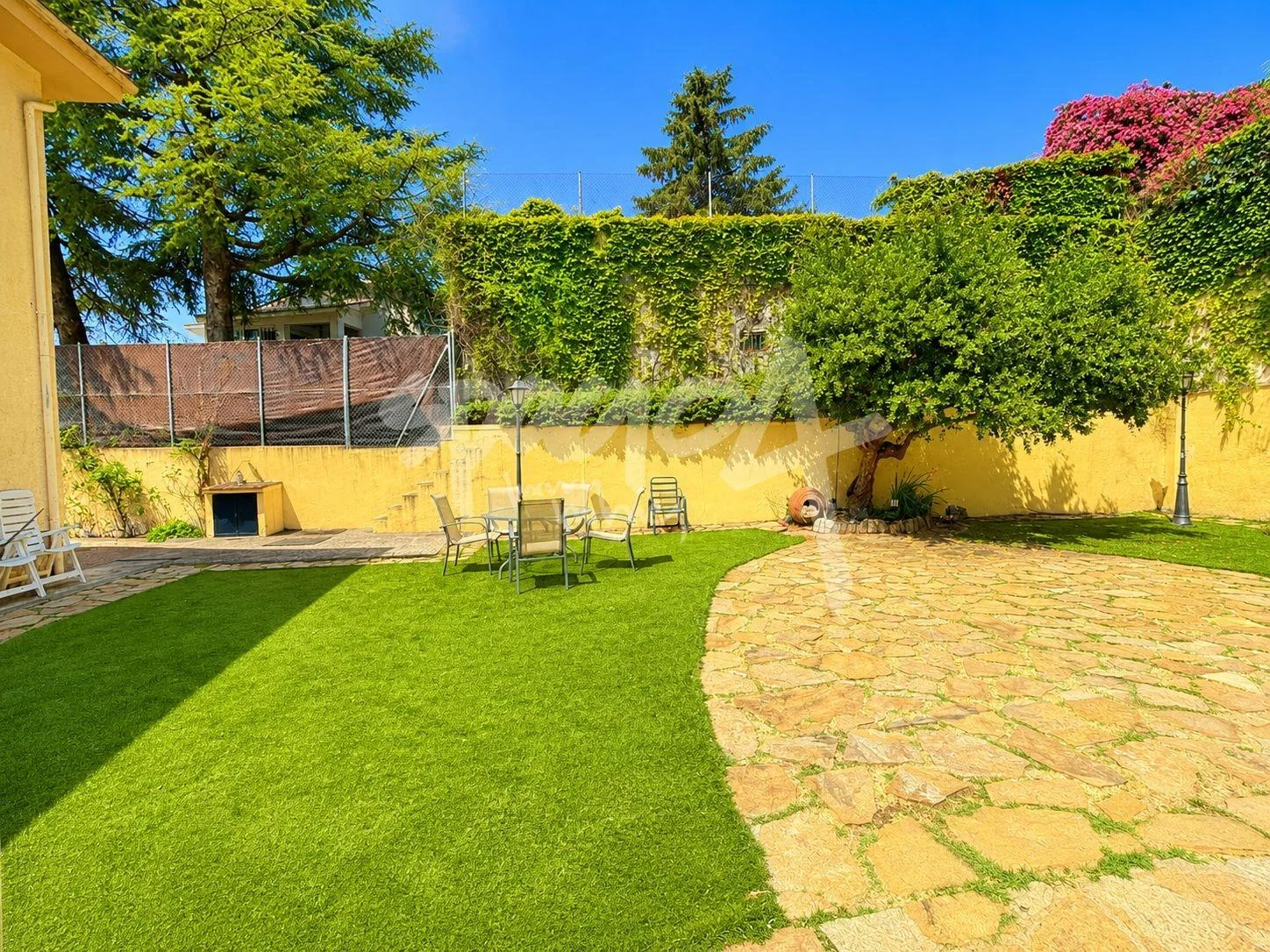 Large chalet with heated pool, 7 bedrooms