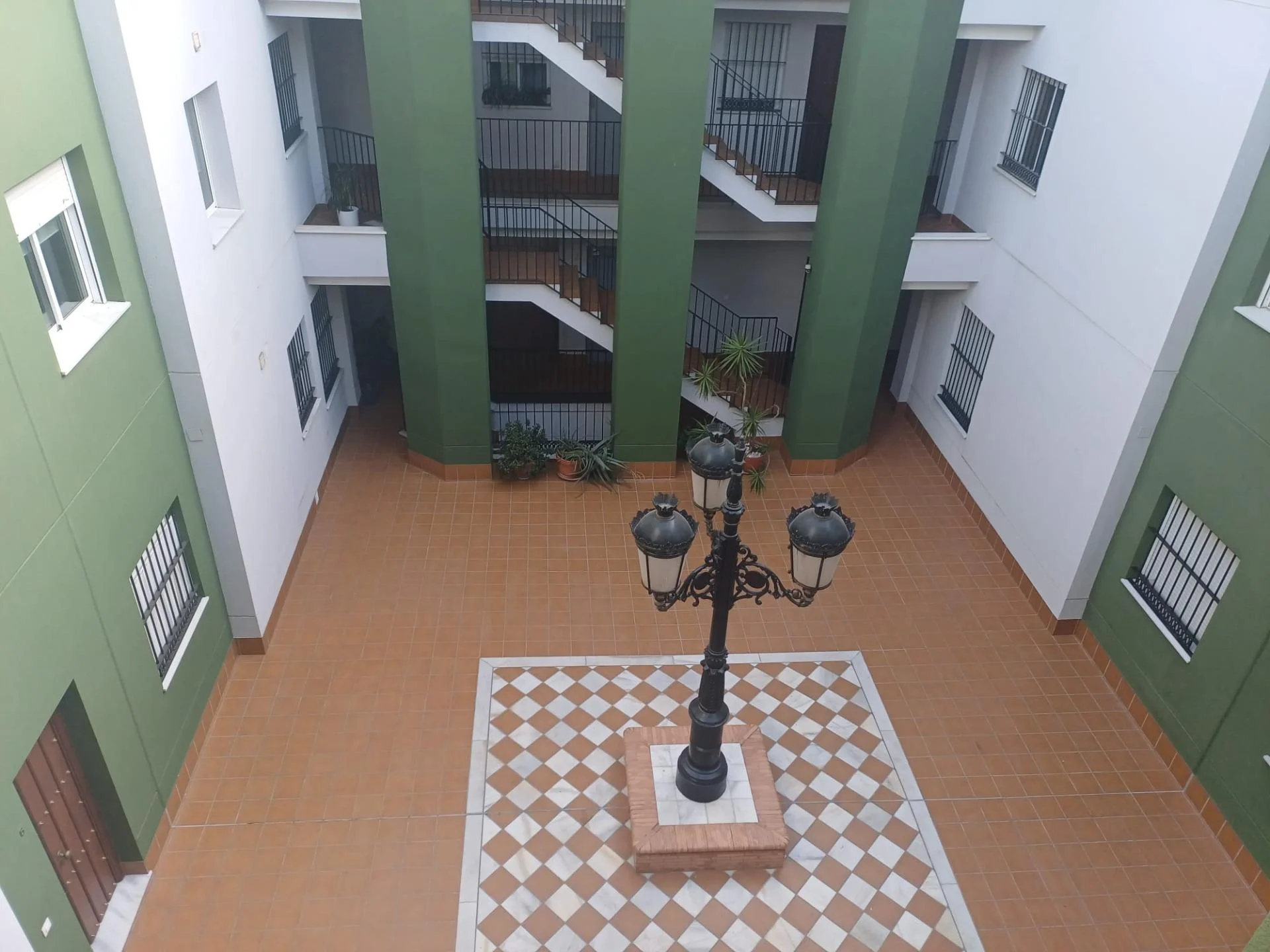 Central Coria flat with garage