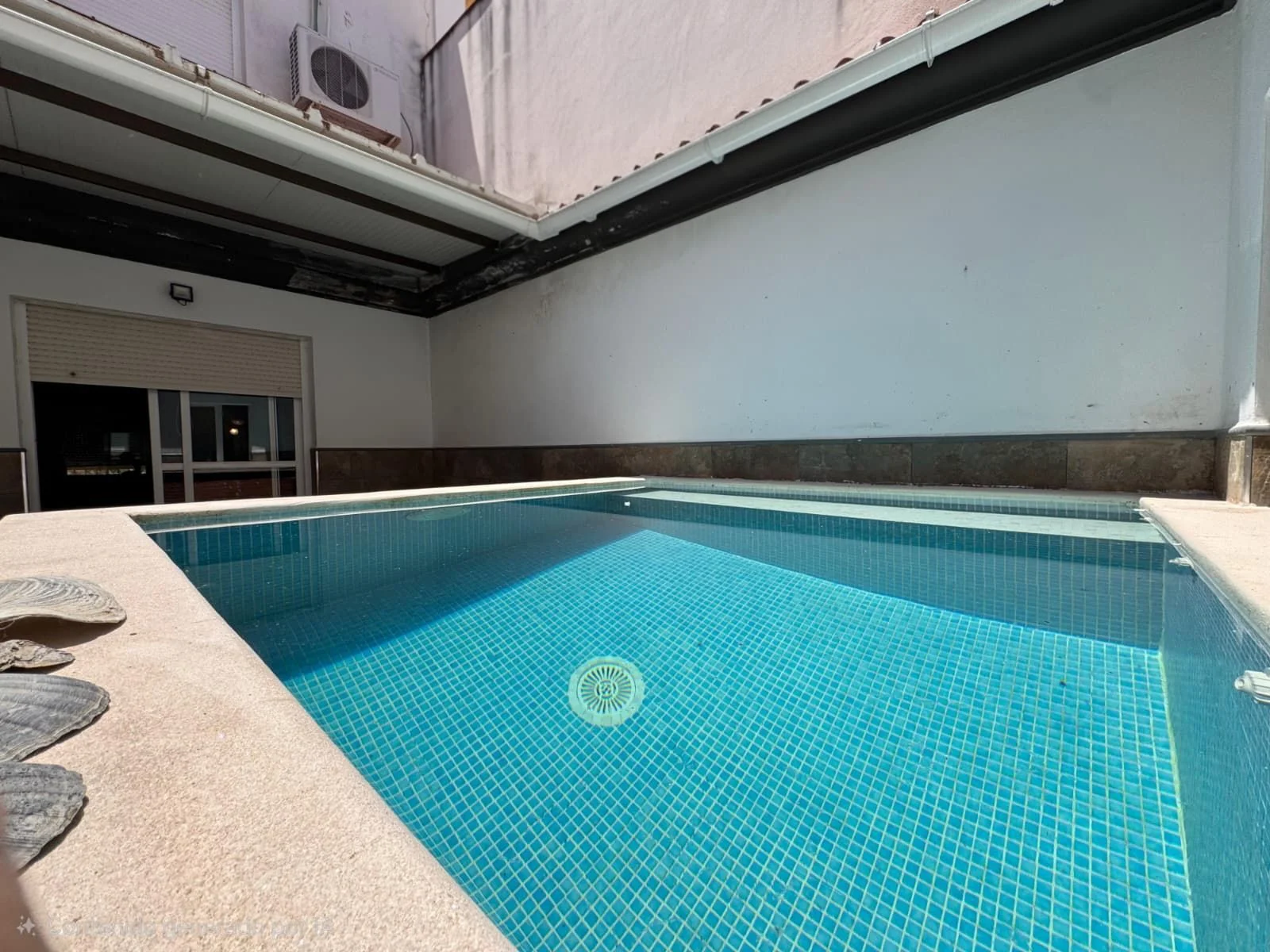 Adosado VPO con piscina privada