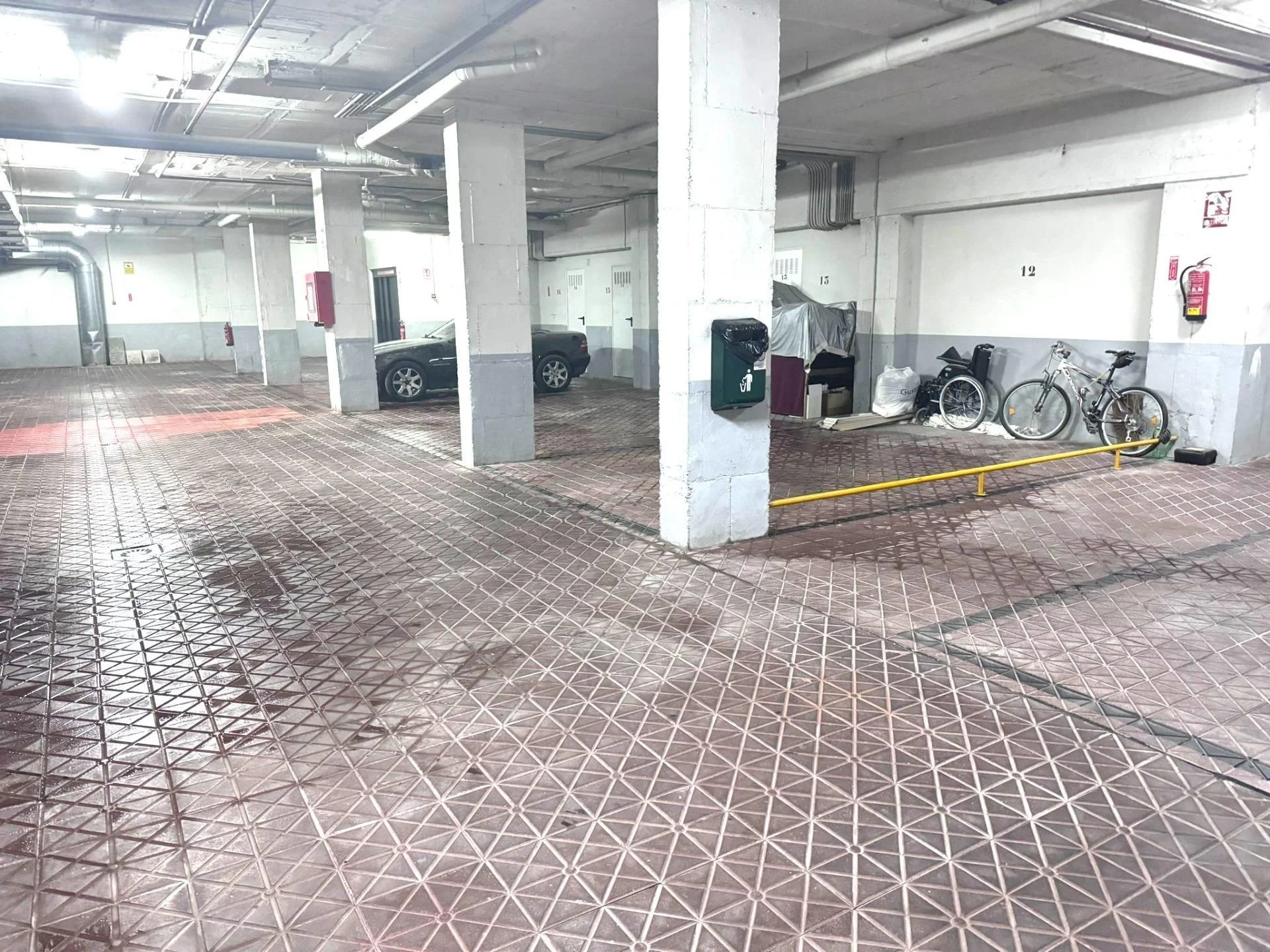 Garaje cubierto en Nervión de 43 m²