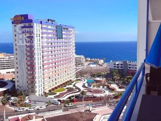 Apartamento con vistas al mar y terraza privada