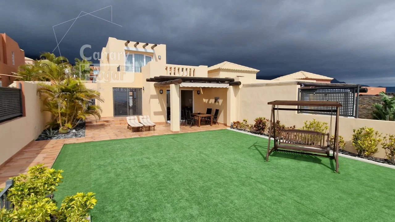 Sea-view villa with private garden