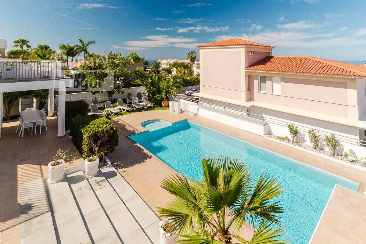 Villa con vistas al mar y 12 dormitorios