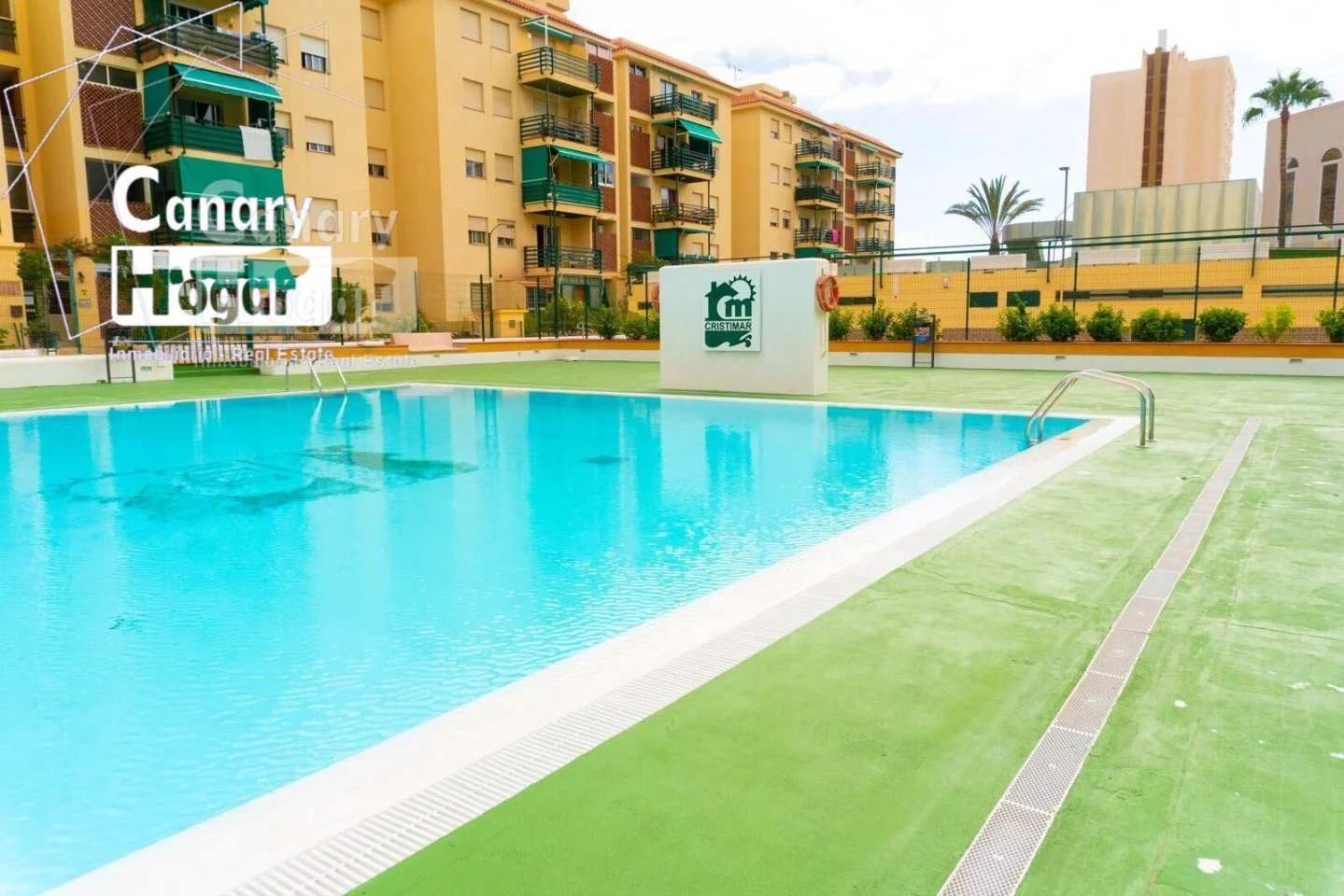 Apartamento de tres dormitorios junto al mar con garaje