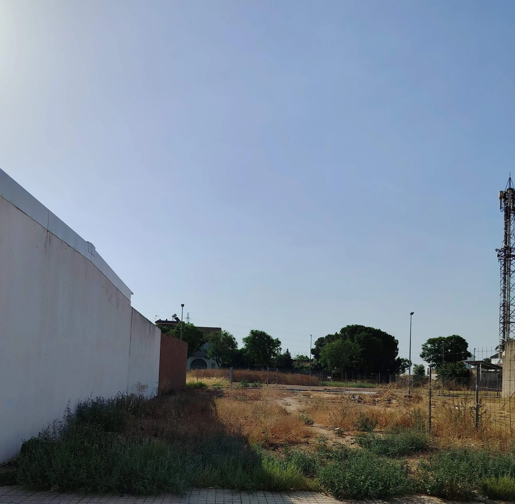 Urban plot in Brenes, 162 m²