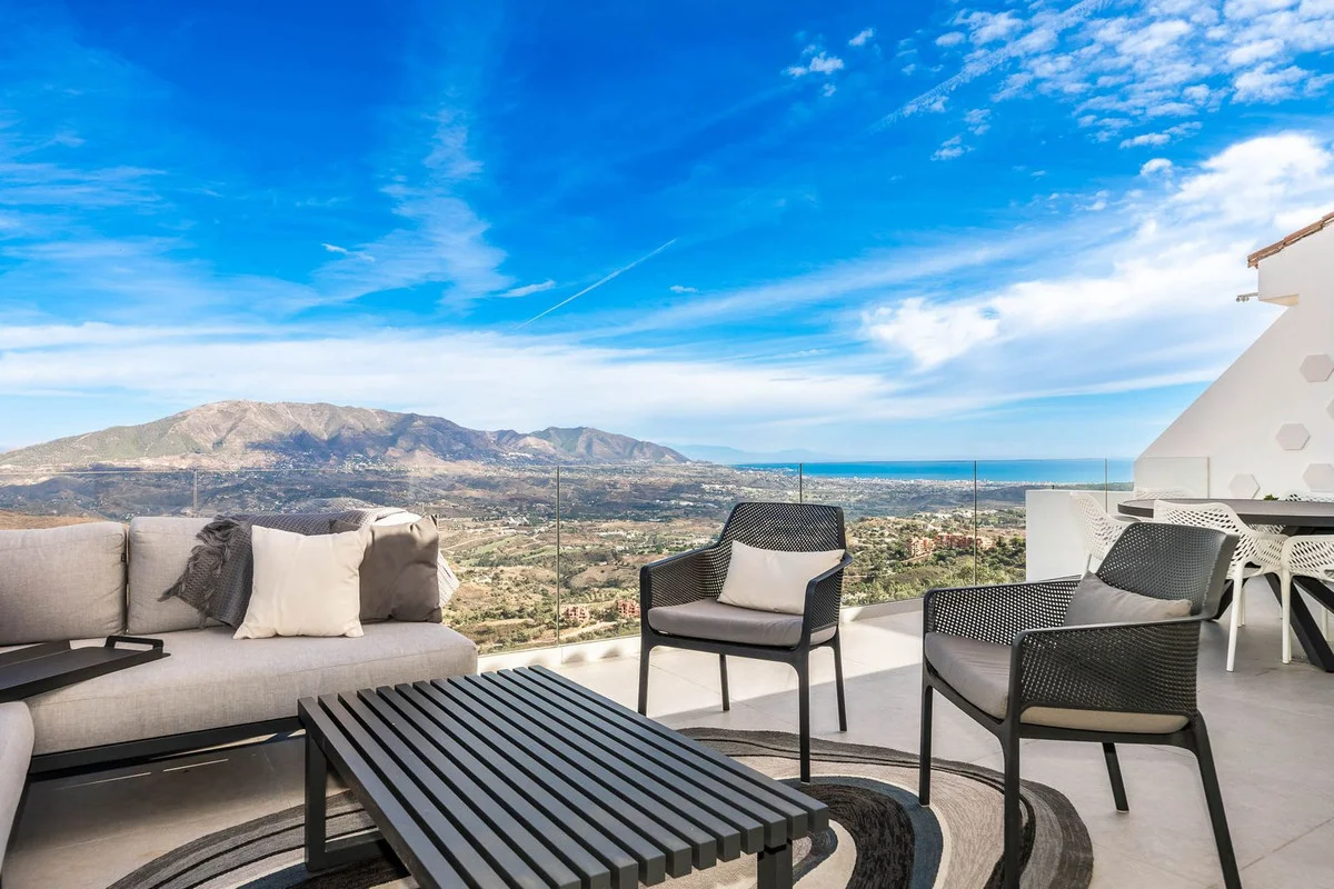 Modern La Mairena townhouse, 3 bedrooms