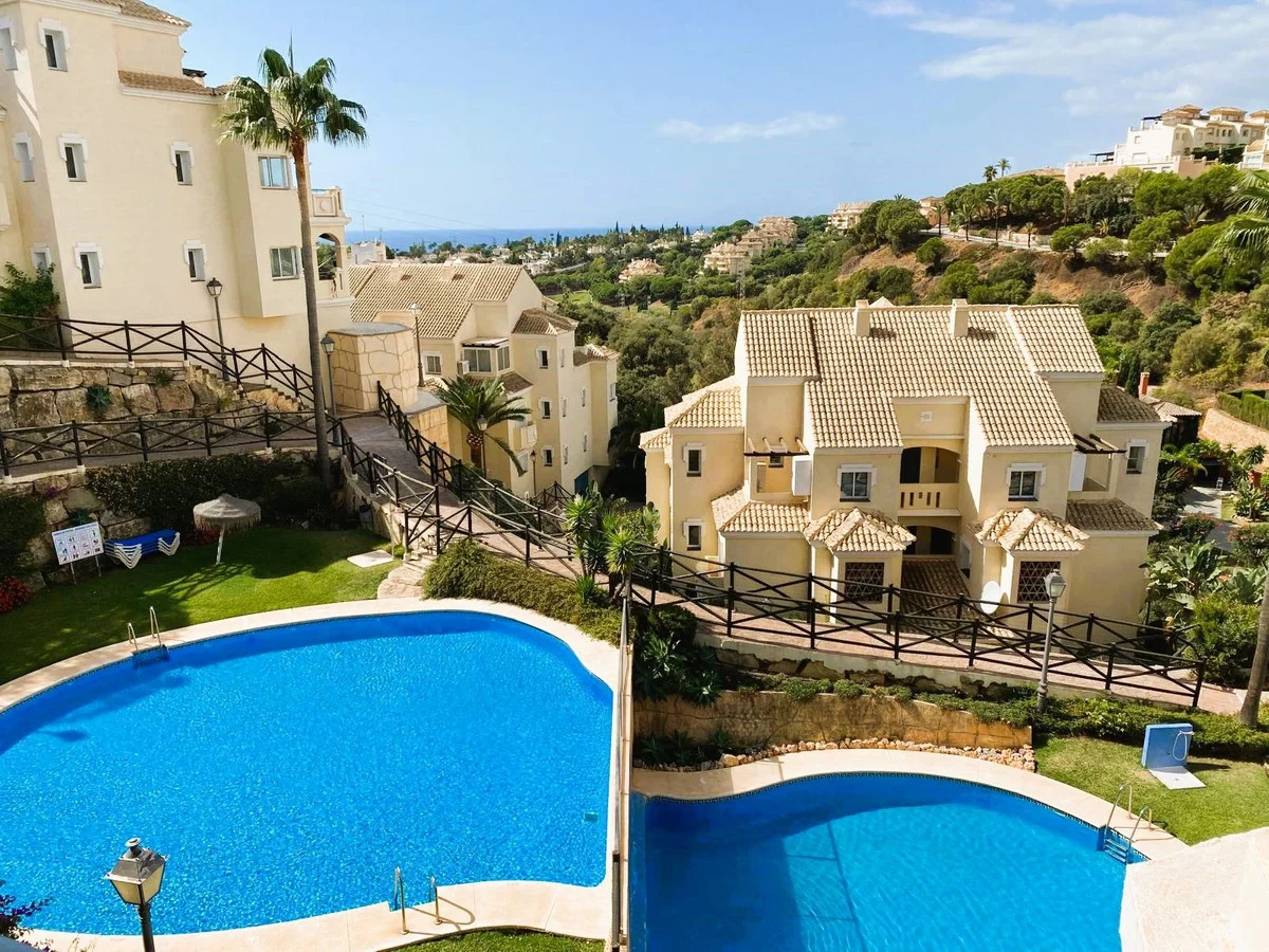 Ático dúplex con vistas al mar en Elviria