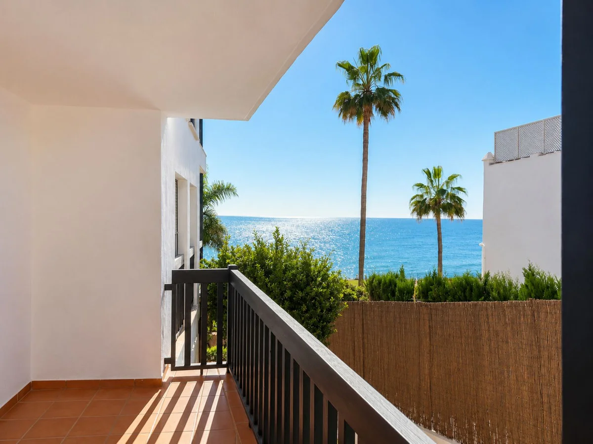 Apartamento en primera línea en Calahonda, 2 dormitorios