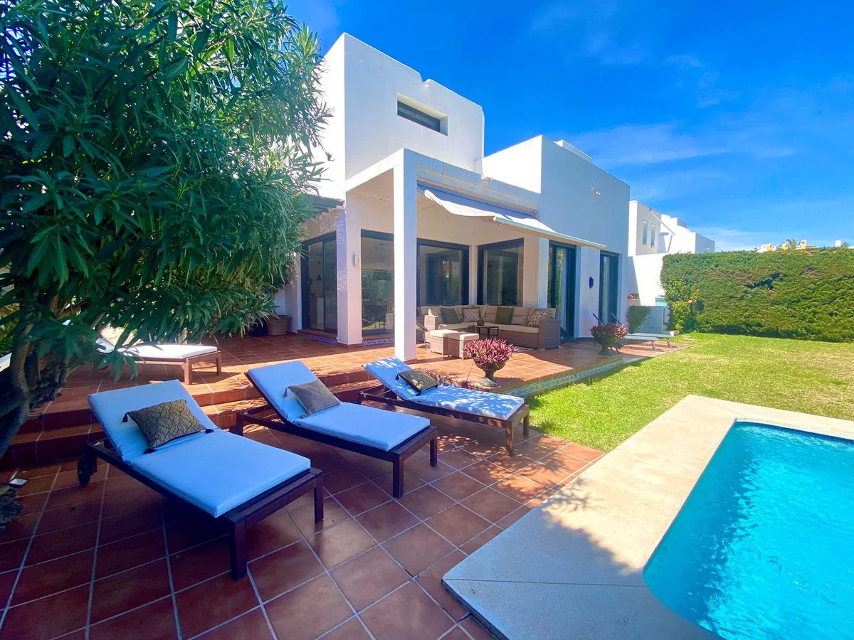 Modern Marbella villa, 6-bedroom investment