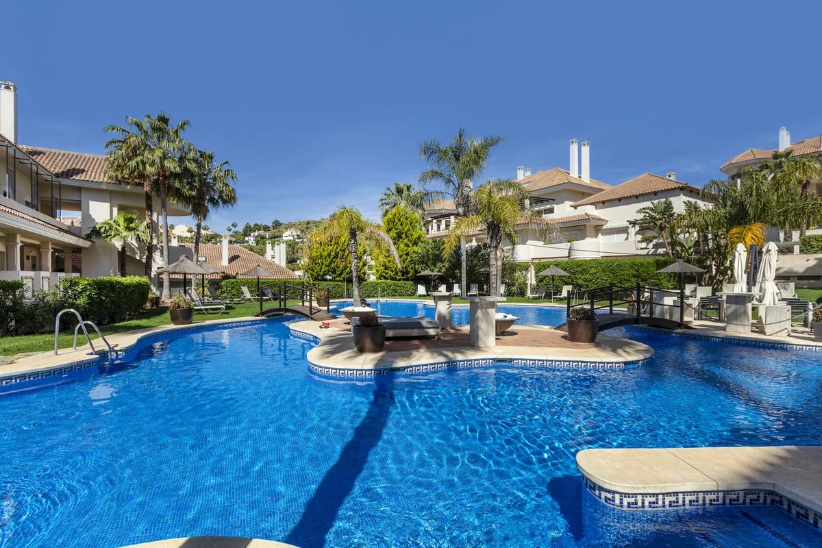 Good-condition flat in Nueva Andalucía