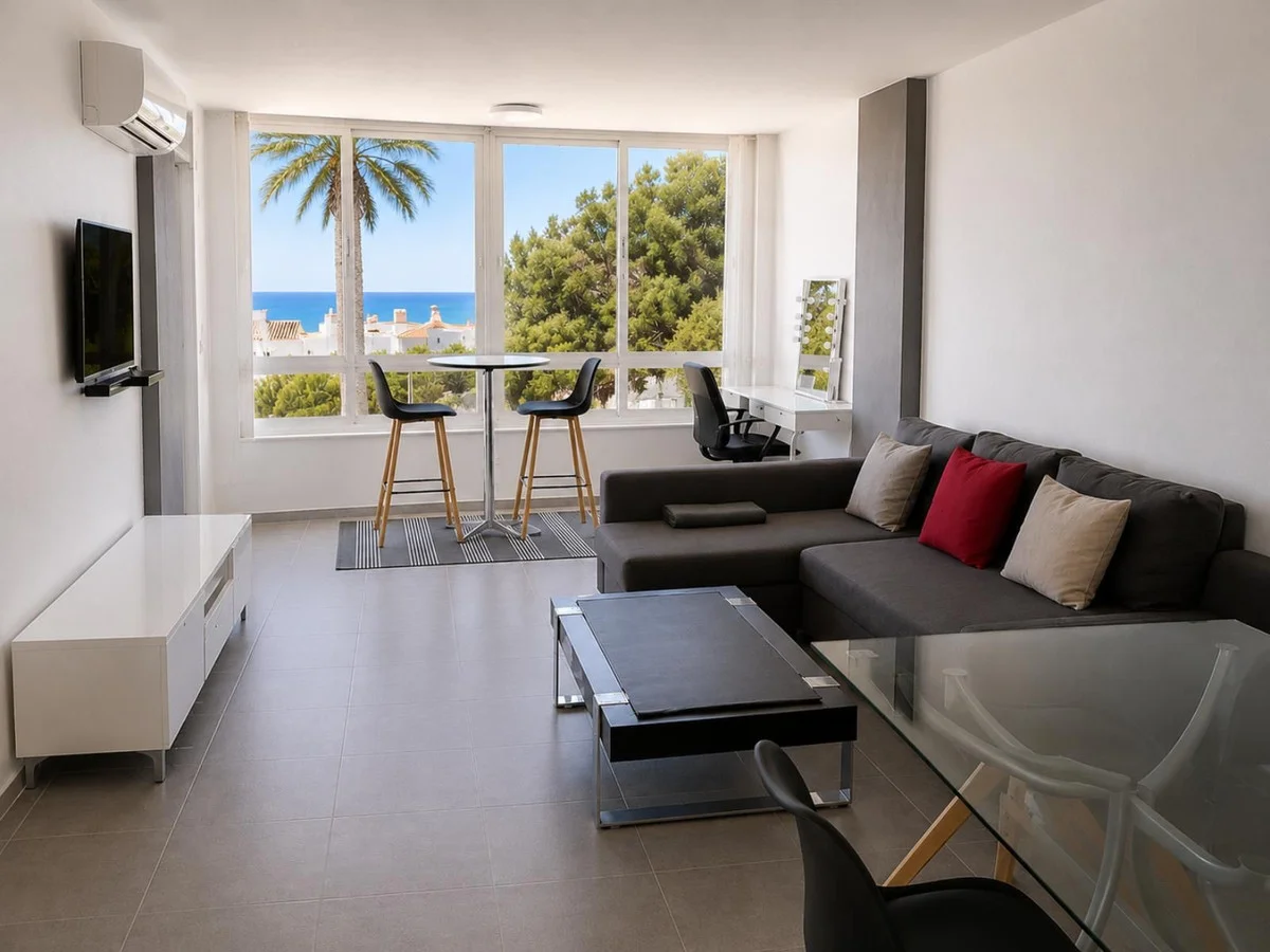 Coastal apartment with sea views