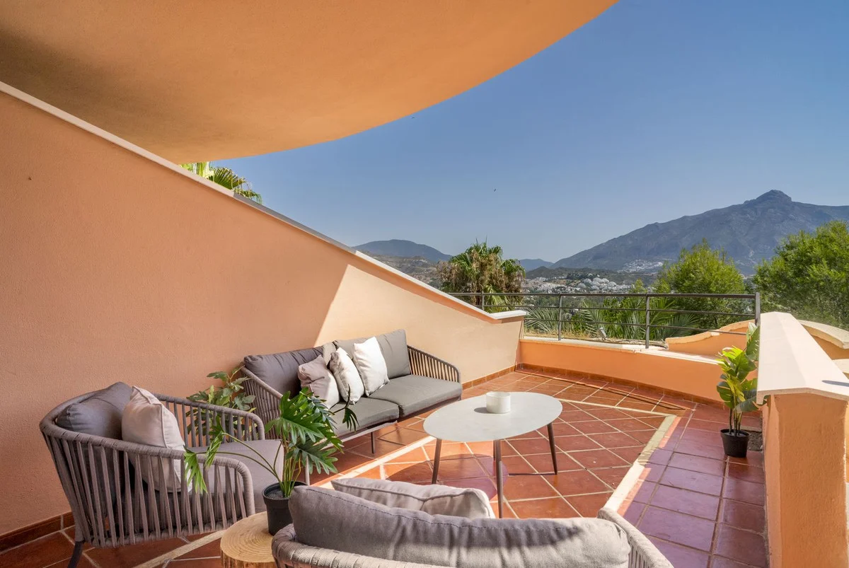 Spacious Nueva Andalucía apartment, 2 bedrooms