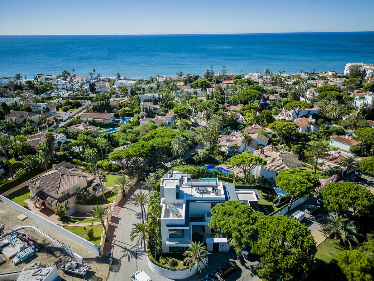 Villa reformable en Marbesa cerca de playa