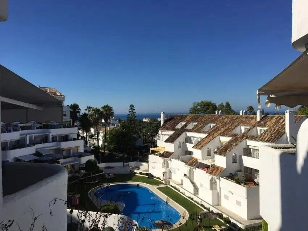 Sea-view duplex penthouse near Puerto Banús