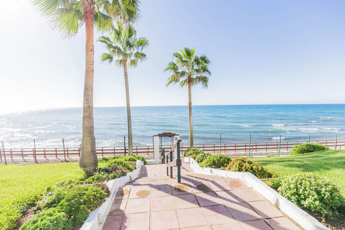Tourist-licensed sea-view studio in Calahonda