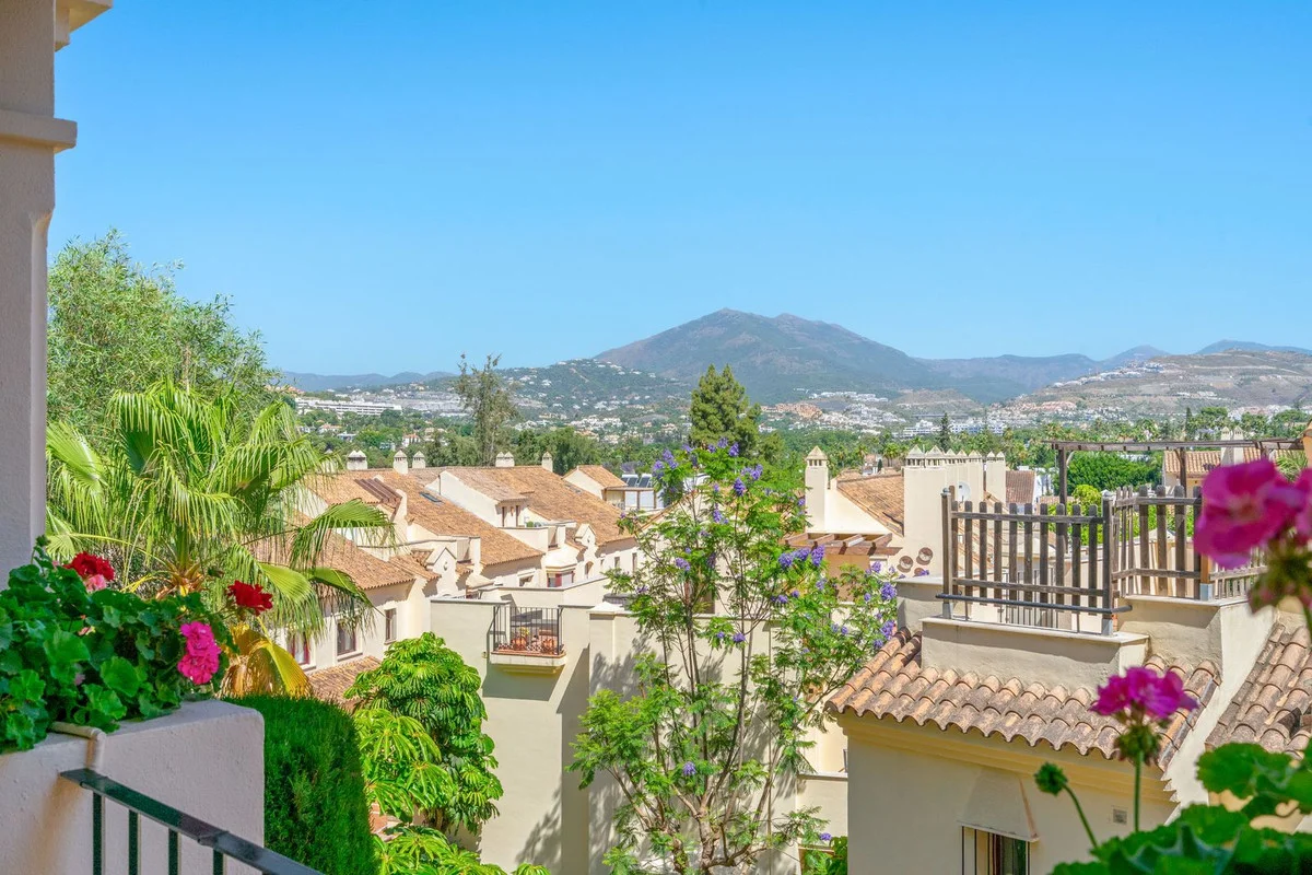 3-bedroom flat near Puerto Banús