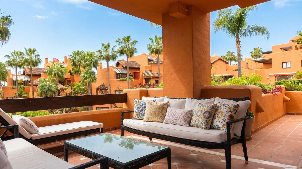 Spacious Nueva Andalucía apartment, 154 m²