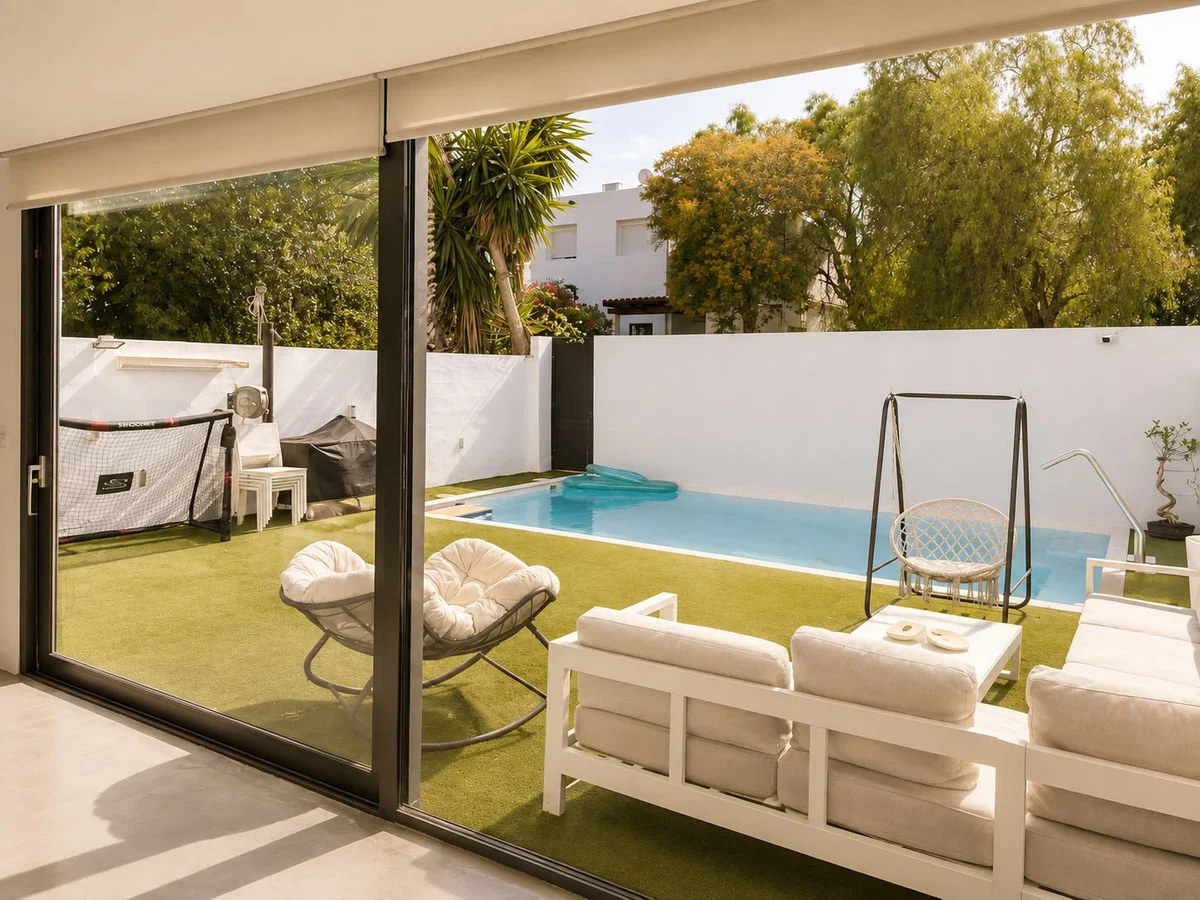 Chalet pareado reformado en Nueva Andalucía