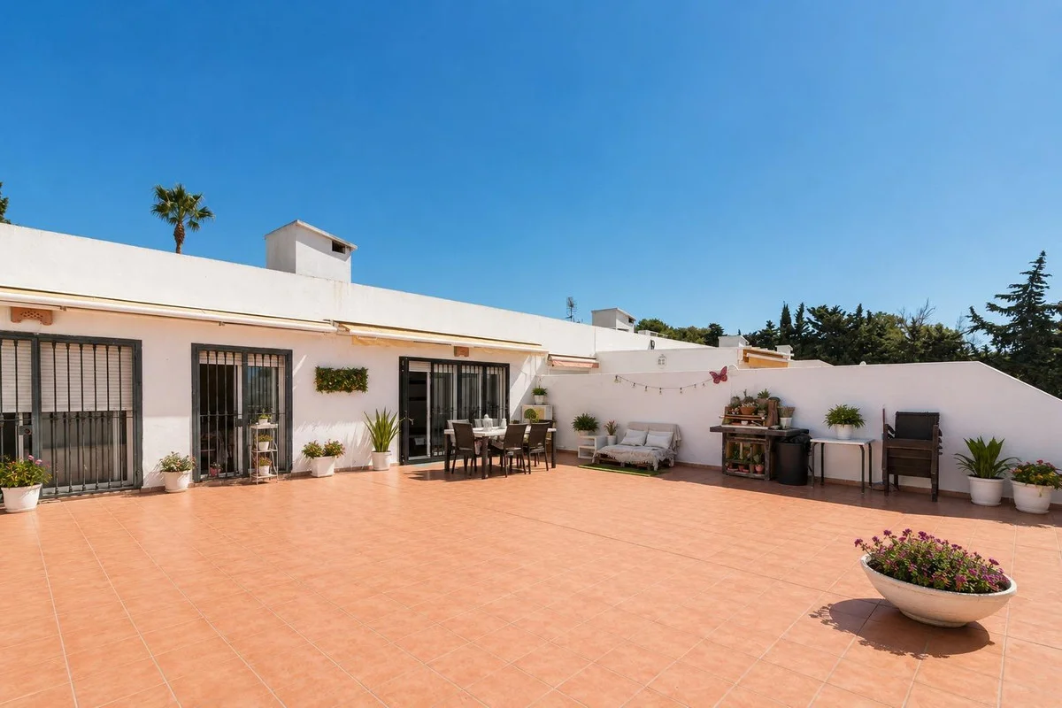 Marbella apartment with 100 m² terrace