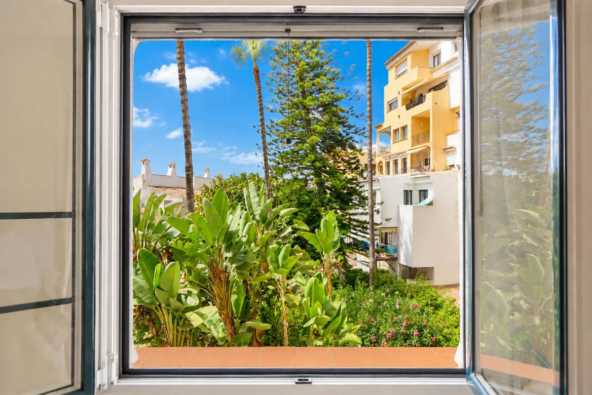 Two-floor Cabopino apartment, 3 bedrooms