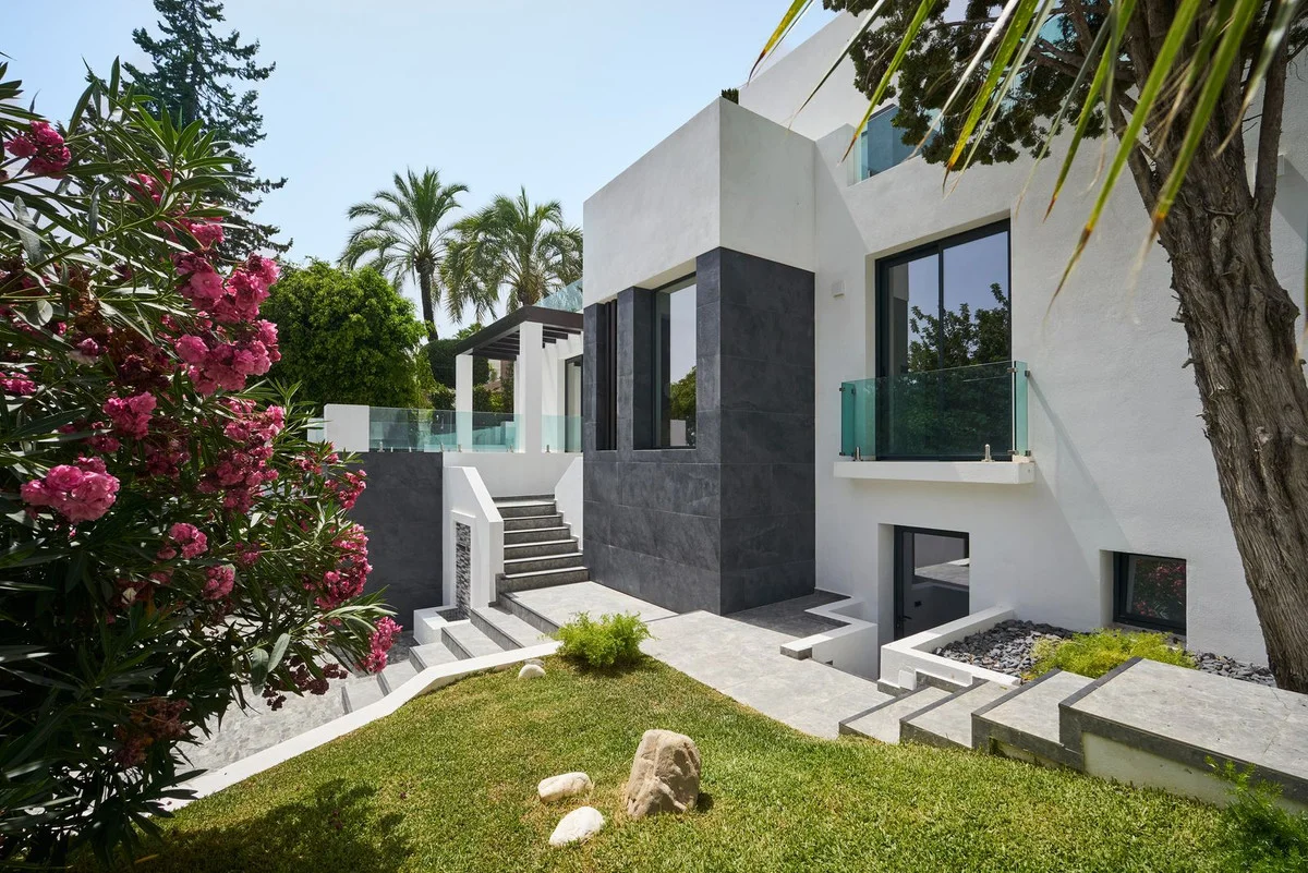 Villa renovada en Sierra Blanca, cinco suites