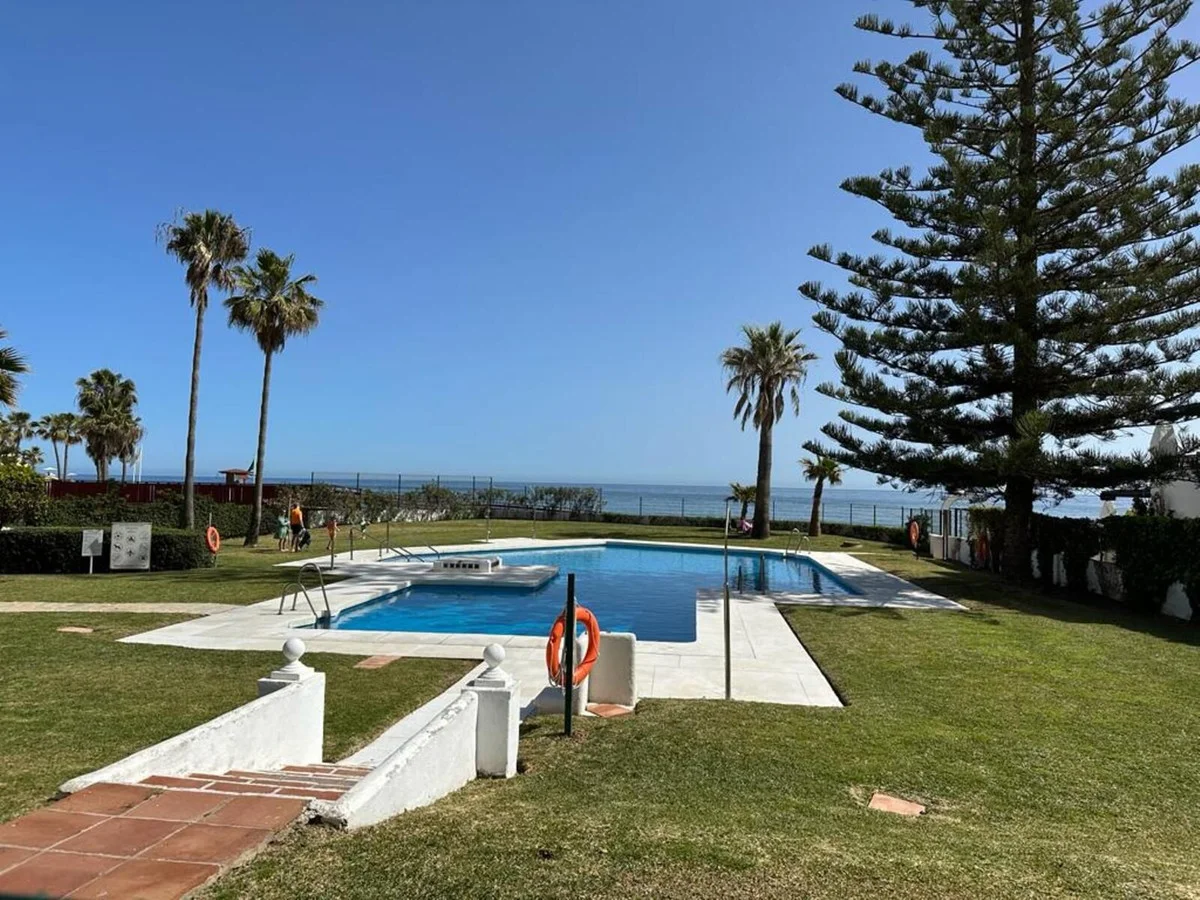 Apartamento en primera línea en Calahonda, 122 m²
