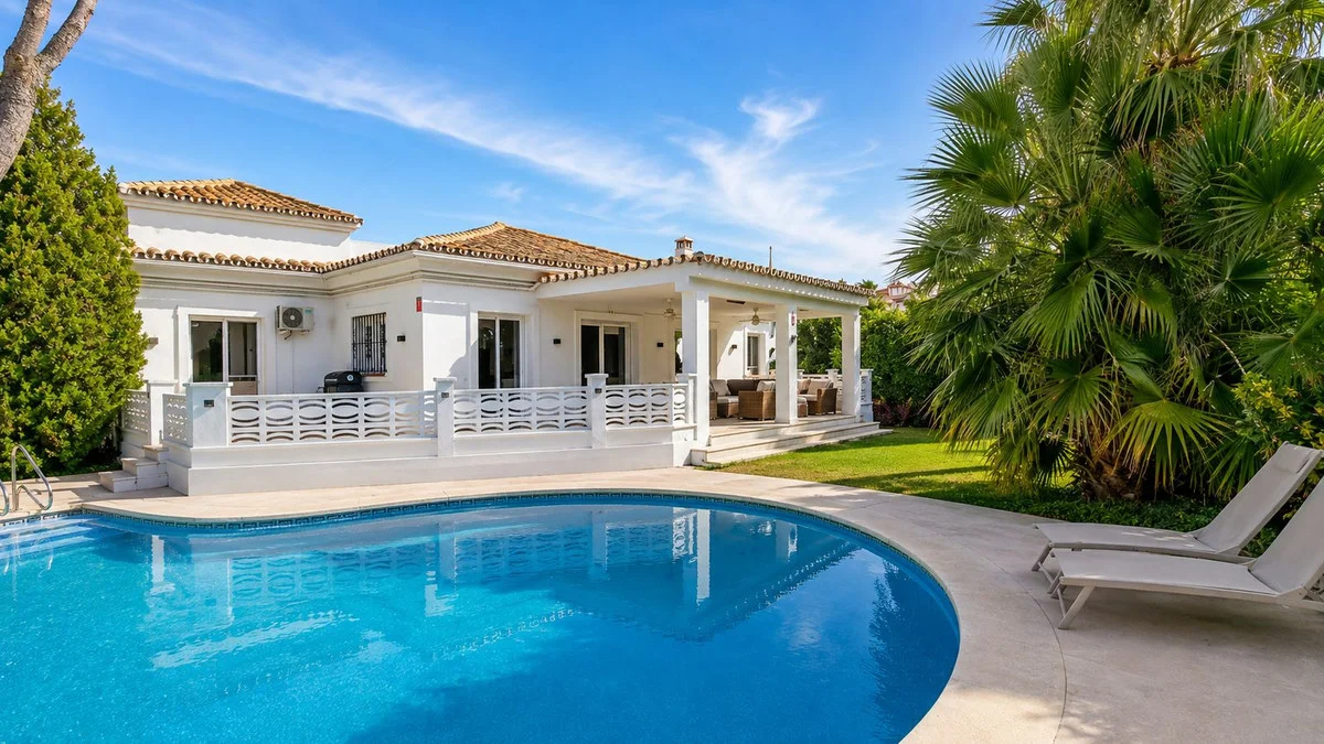 Las Chapas villa with private pool