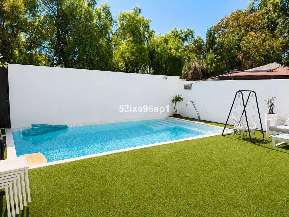 Semi-detached house in Nueva Andalucía