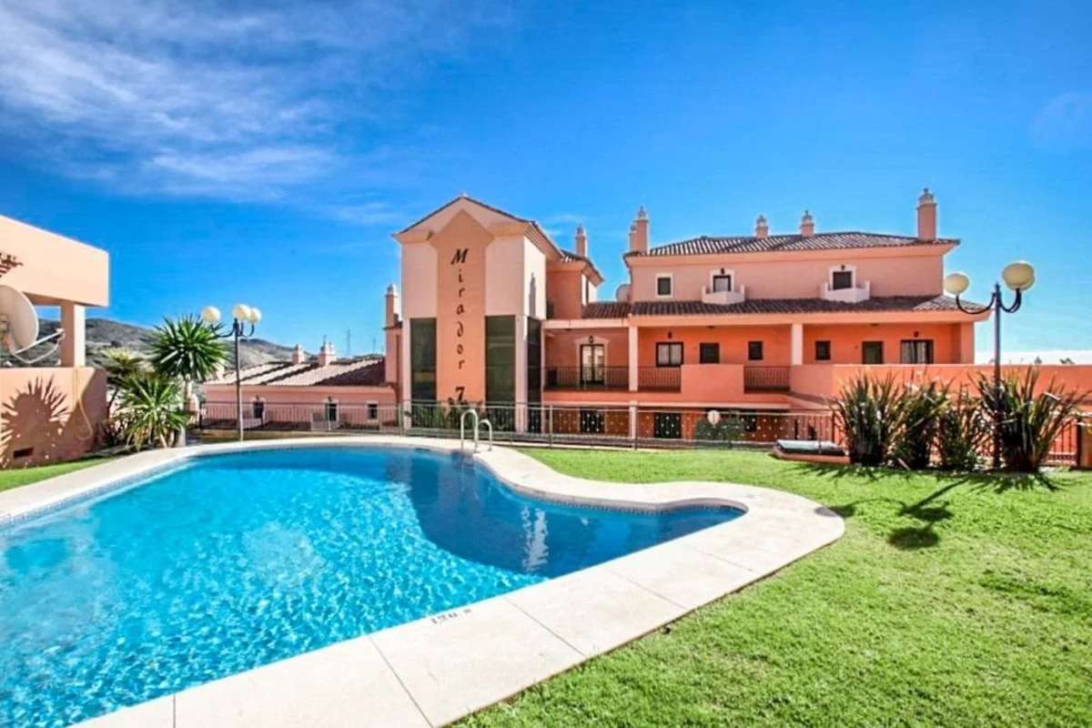Apartamento en Elviria con vistas al golf, 3 dormitorios