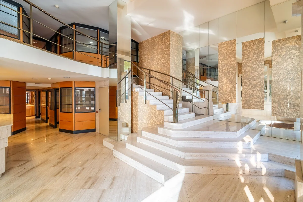 Amplio local comercial de 380 m² en Marbella