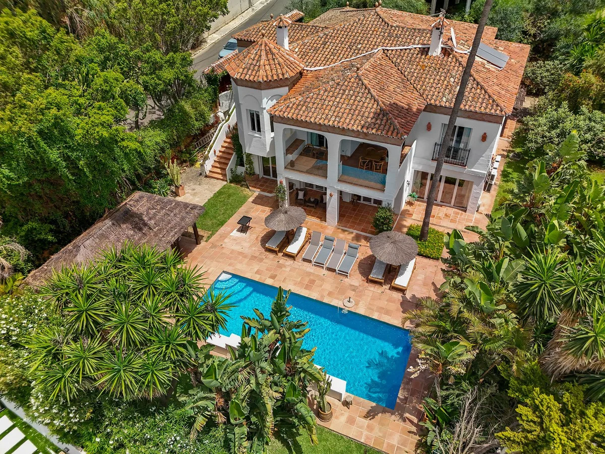 Large boho villa in El Rosario
