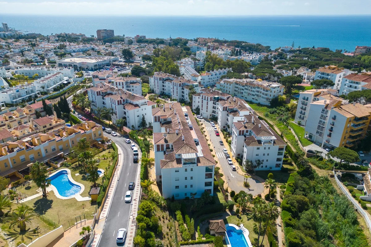 Renovated Calahonda apartment, sea views