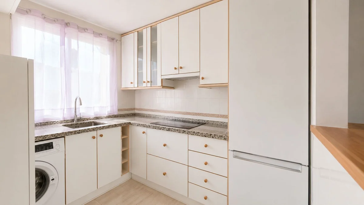 Spacious Calahonda apartment with pool