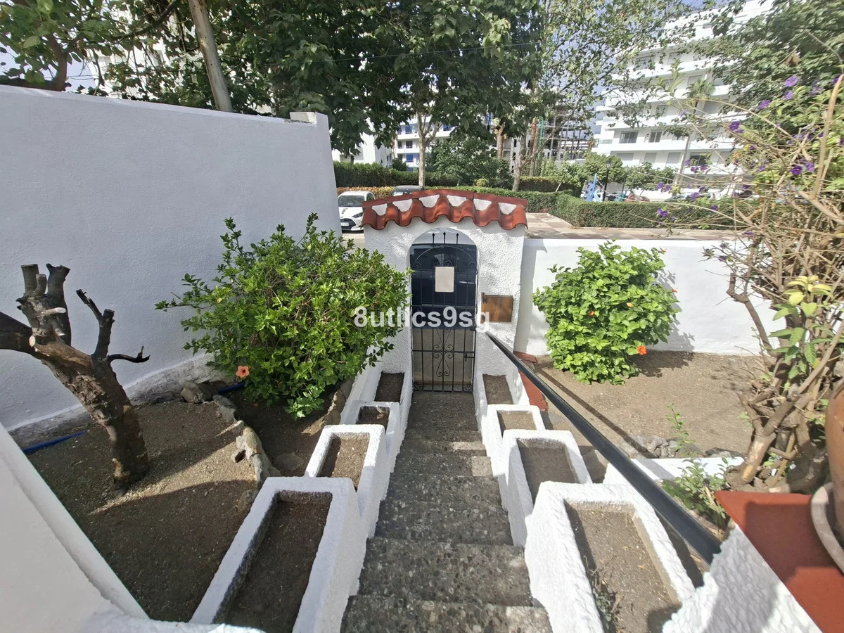 Chalet cuidado en La Campana