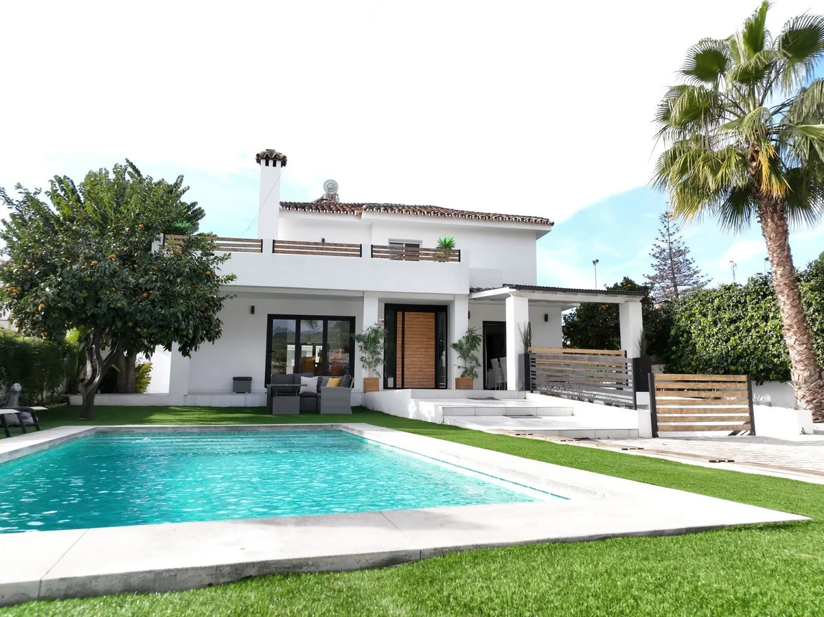 Central Marbella villa with guest annex