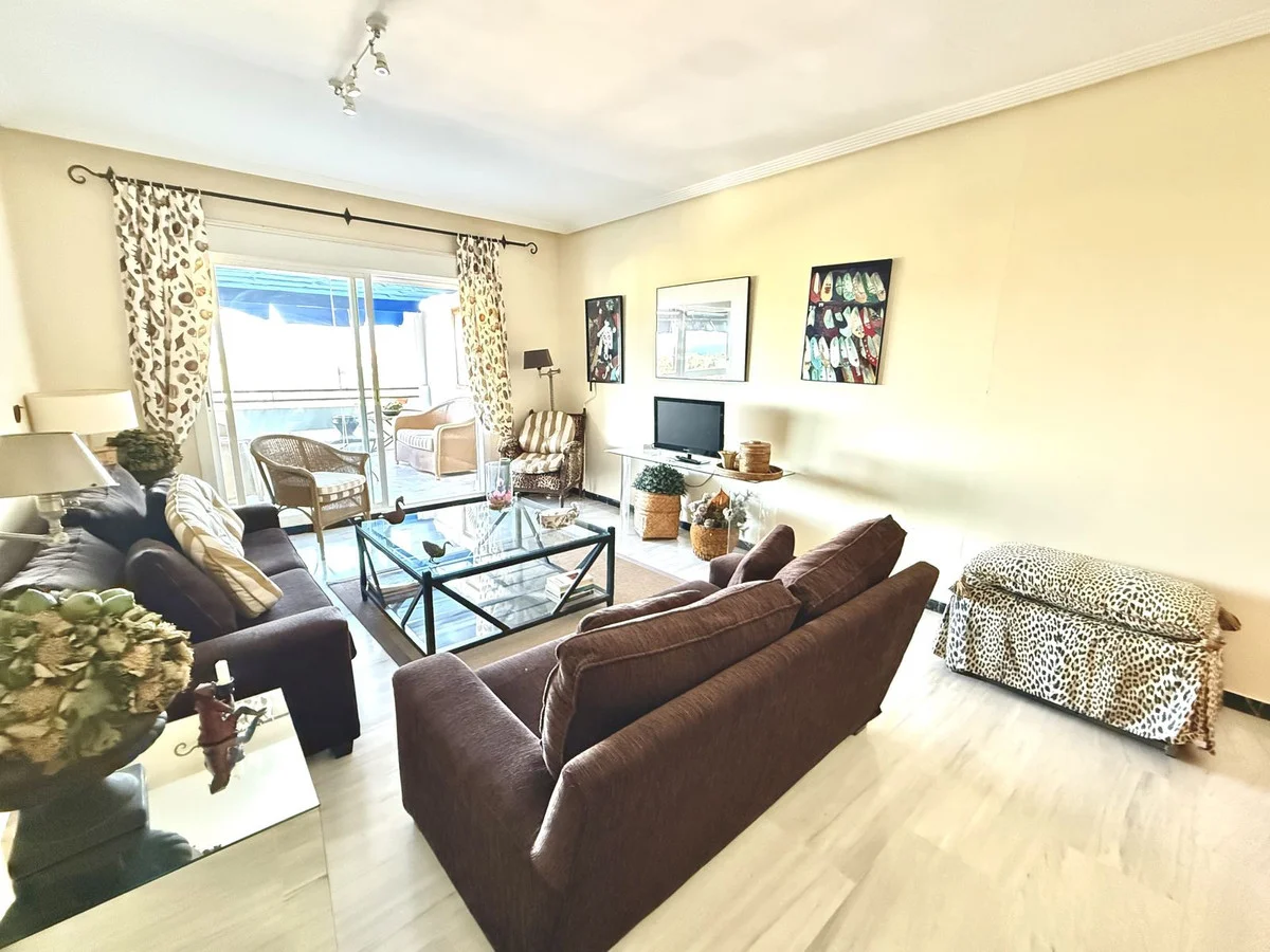 Bright Puerto Banús apartment, 2 bedrooms