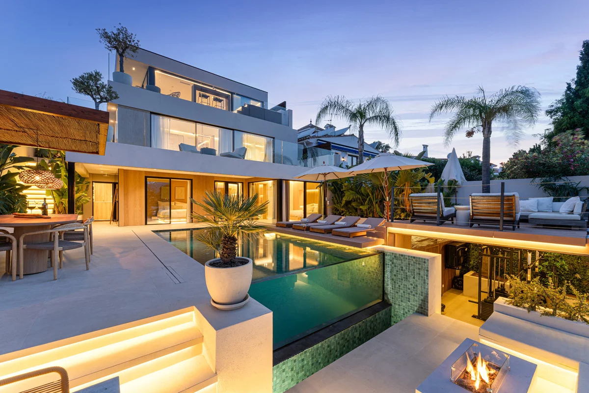 Renovated Nueva Andalucía villa, five bedrooms