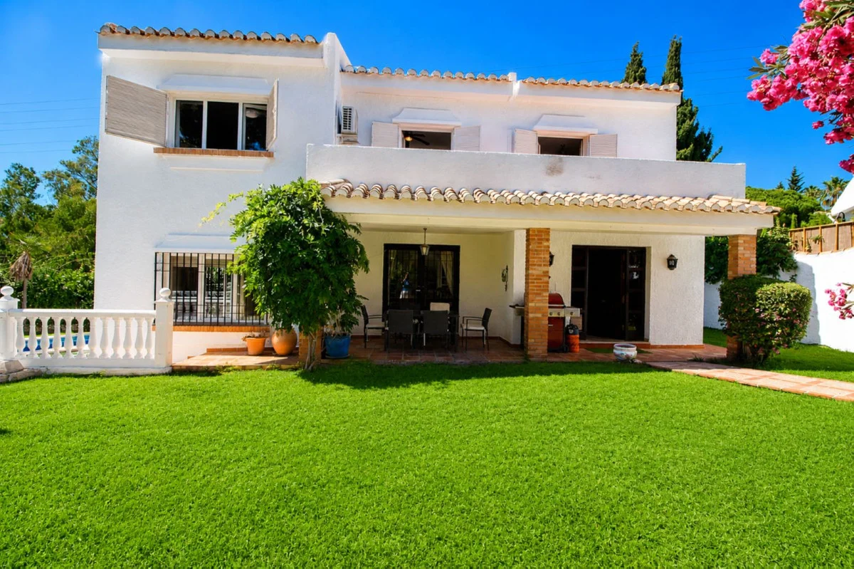 West-facing villa with private pool