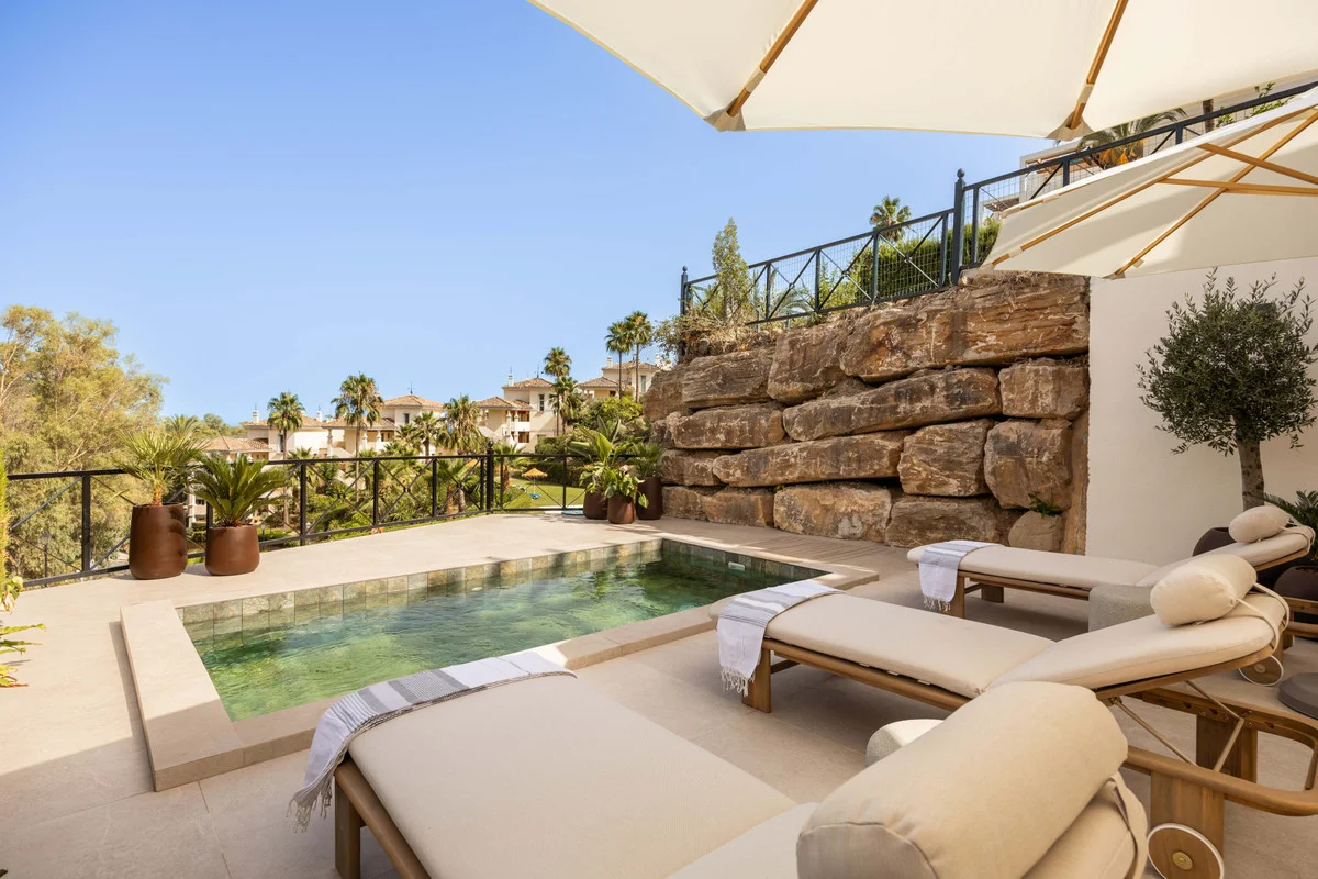 Apartamento reformado con piscina privada