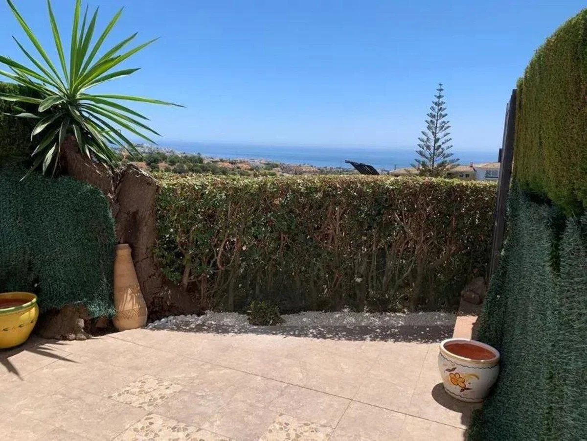 Sea-view Calahonda apartment, two bedrooms