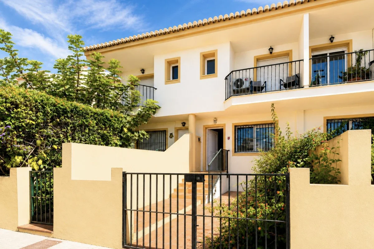 Renovated beachfront townhouse, four bedrooms