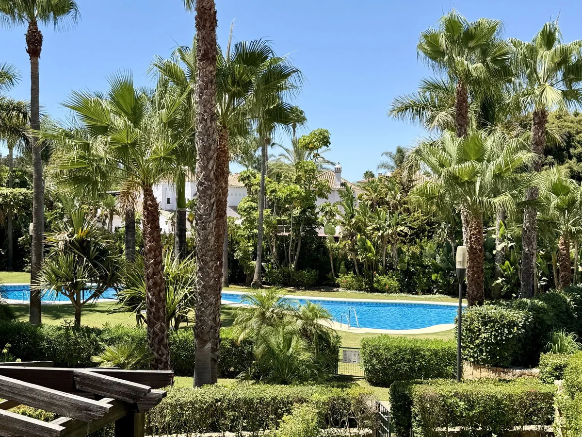 Top-floor apartment with 88 m² terraces