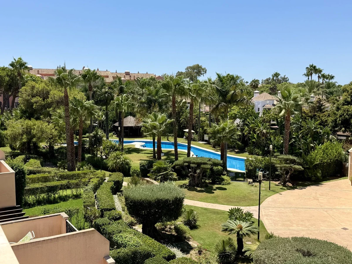 Spacious top-floor apartment, 2 bedrooms