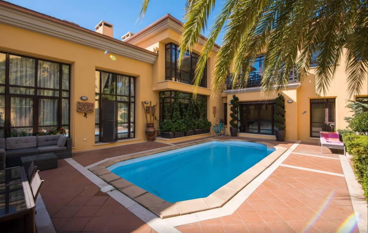 Puerto Banús home with private pool