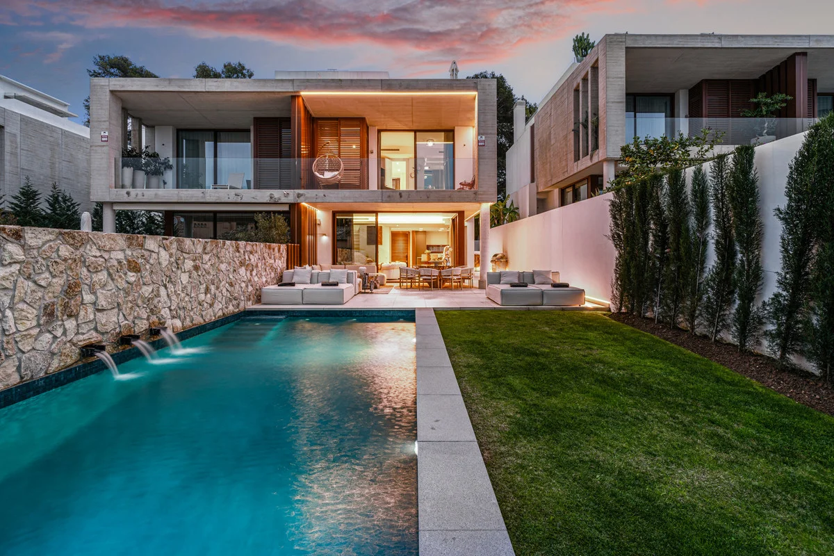 Luxury villa on Marbella Golden Mile