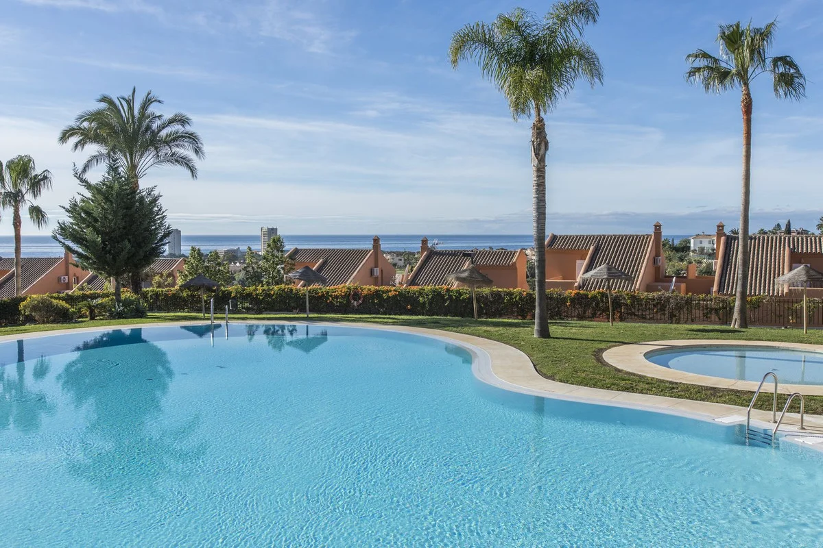 Sea-view Elviria apartment, one bedroom