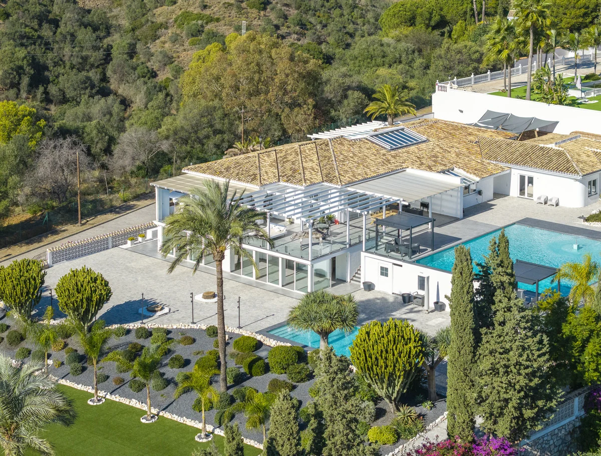 Private Elviria villa with sea views