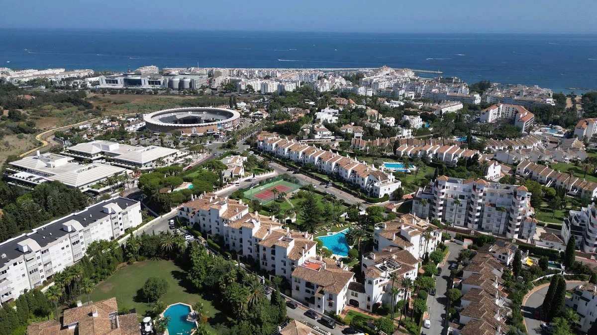 Sea-view apartment in Nueva Andalucía